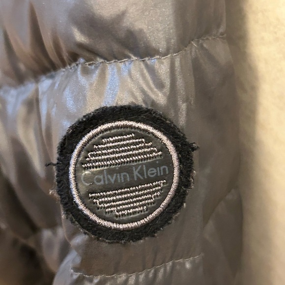 Calvin Klein Women's Charcoal Lightweight Puffer Jacket - Picture 4 of 10